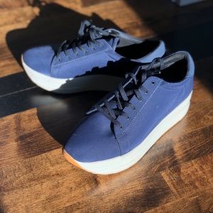 WORN ONCE VAGABOND NAVY PLATFORM SNEAKERS